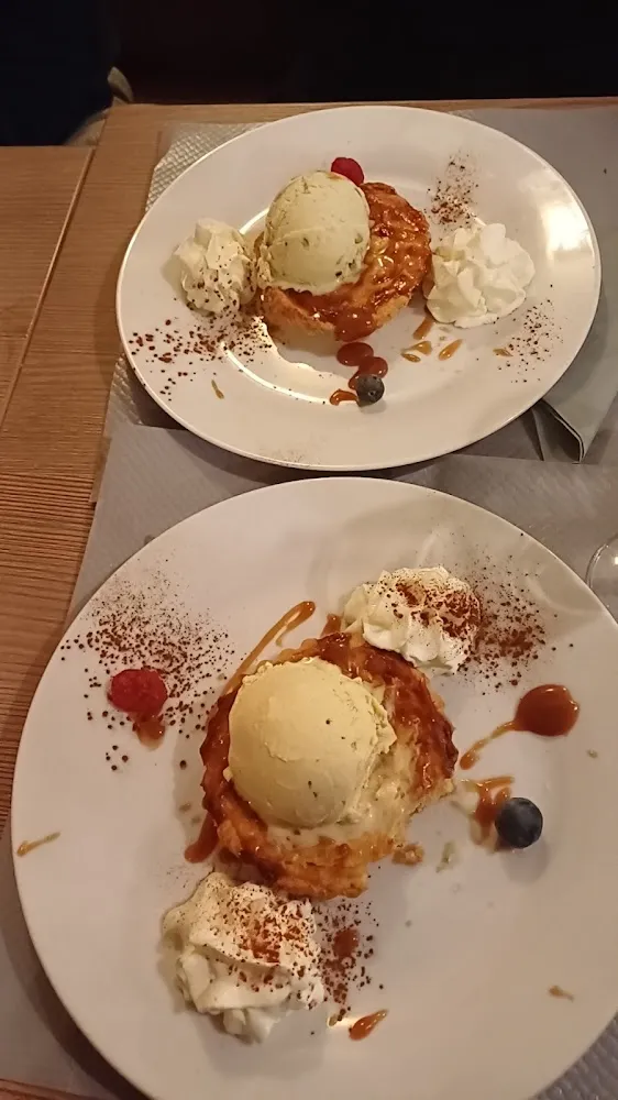 Tarte Normande Et Sa Boule de Glace Vanille